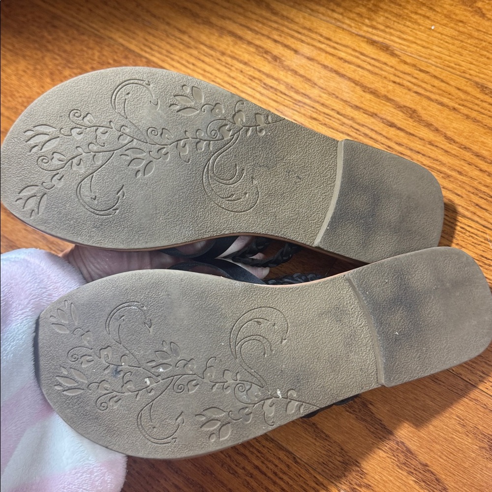 5/$25 Sonoma sz 7 Black and Tan Braided Women's Sandals - Picture 4 of 7